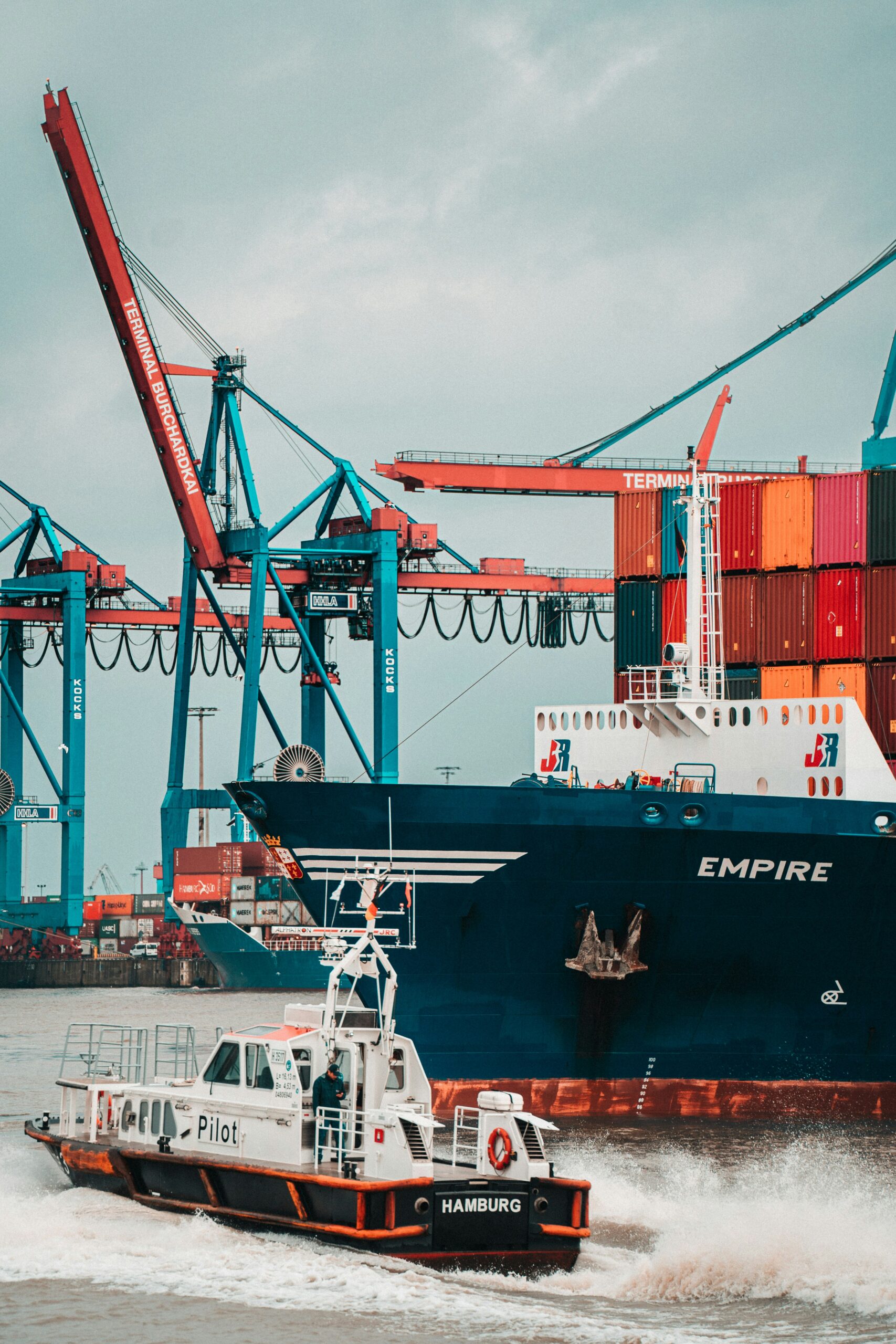 B2B content writer logistics finance treasury shipping transportation